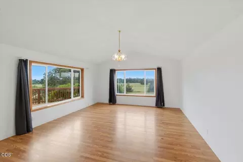 Living - 38289 S Ruby Loop, Scio, OR 97374 photo 3 of 5