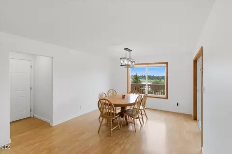 Dining - 38289 S Ruby Loop, Scio, OR 97374 photo 1 of 1