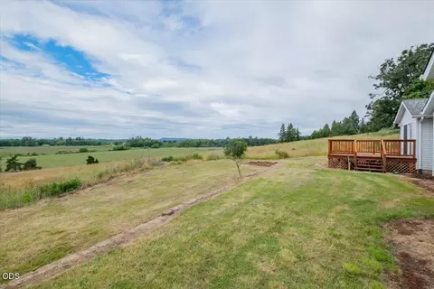 Exterior - 38289 S Ruby Loop, Scio, OR 97374 photo 10 of 13