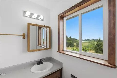Bath - 38289 S Ruby Loop, Scio, OR 97374 photo 3 of 3