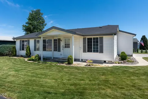 811 NE Paiute Ct, Redmond, OR 97756