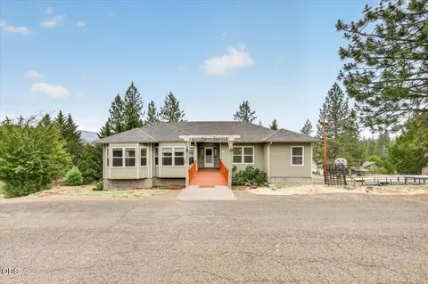 394 Pinetop Ter, Shady Cove, OR 97539