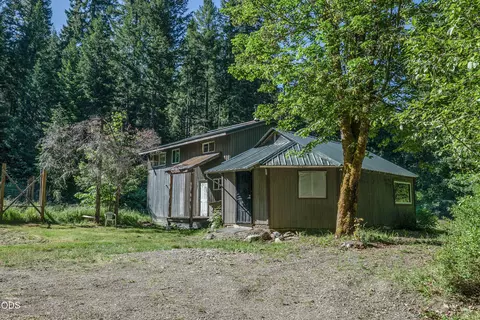 8245 Jumpoff Joe Creek Rd, Grants Pass, OR 97526