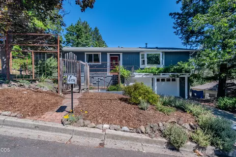 615 Ashland St, Ashland, OR 97520