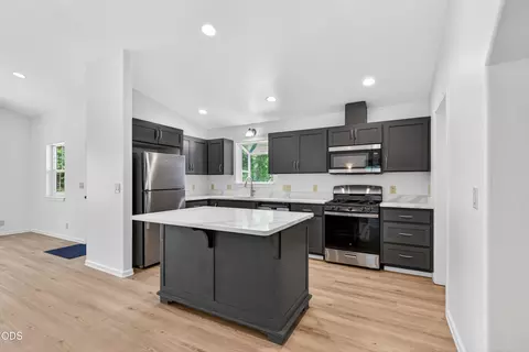Kitchen - 502 S B St, Phoenix, OR 97535 photo 1 of 3