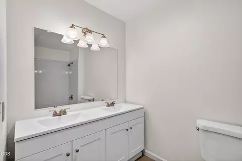 Bath - 502 S B St, Phoenix, OR 97535 photo 3 of 4