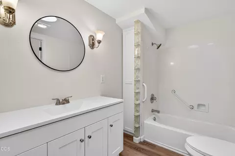 Bath - 502 S B St, Phoenix, OR 97535 photo 1 of 4