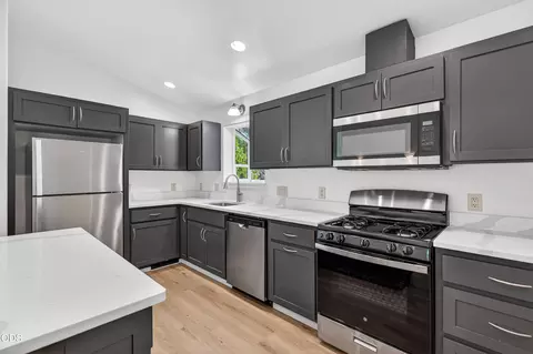 Kitchen - 502 S B St, Phoenix, OR 97535 photo 2 of 3