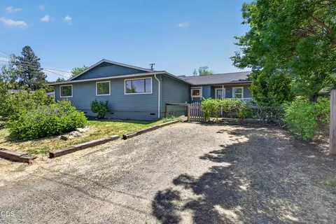 Exterior - 502 S B St, Phoenix, OR 97535 photo 2 of 4