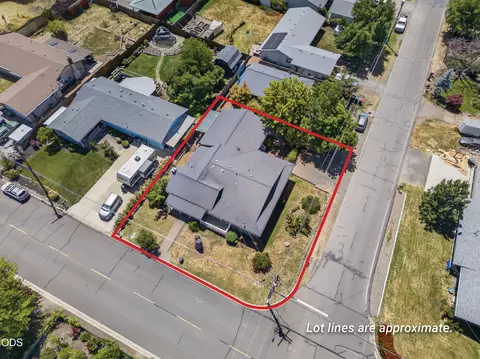 View/Area - 502 S B St, Phoenix, OR 97535 photo 2 of 2