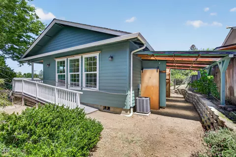 Exterior - 502 S B St, Phoenix, OR 97535 photo 3 of 4