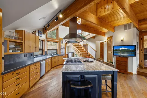 Kitchen - 63220 Johnson Rd, Bend, OR 97703 photo 3 of 8