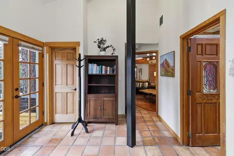 Entry Way - 63220 Johnson Rd, Bend, OR 97703 photo 2 of 5