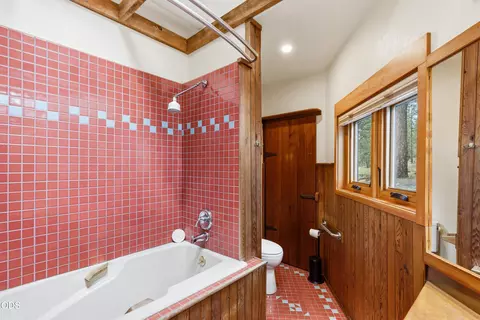 Bath - 63220 Johnson Rd, Bend, OR 97703 photo 2 of 5