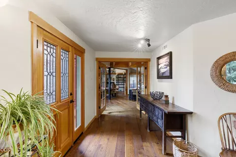Entry Way - 63220 Johnson Rd, Bend, OR 97703 photo 3 of 5