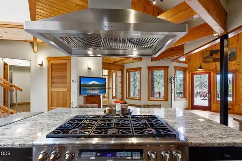 Kitchen - 63220 Johnson Rd, Bend, OR 97703 photo 7 of 8