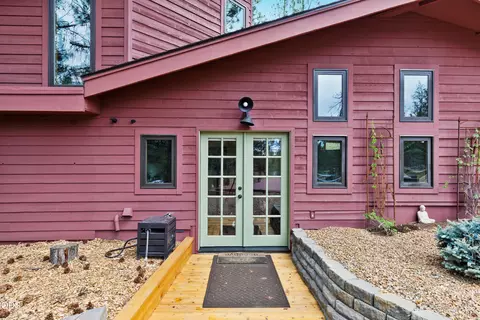 Exterior - 63220 Johnson Rd, Bend, OR 97703 photo 5 of 12