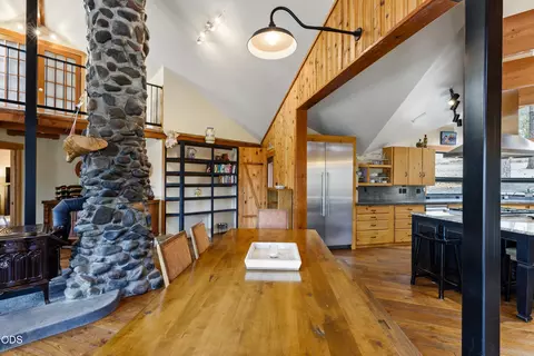 Dining - 63220 Johnson Rd, Bend, OR 97703 photo 2 of 3