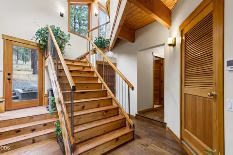 Entry Way - 63220 Johnson Rd, Bend, OR 97703 photo 4 of 5