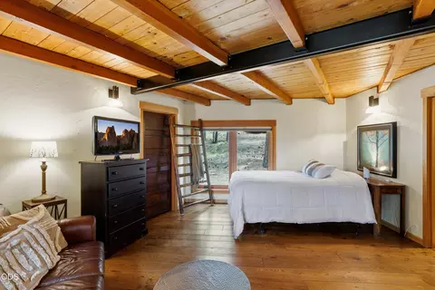 Bedroom - 63220 Johnson Rd, Bend, OR 97703 photo 4 of 7