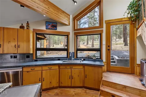 Kitchen - 63220 Johnson Rd, Bend, OR 97703 photo 4 of 8