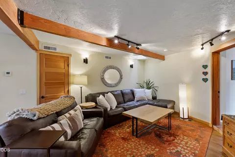 Living - 63220 Johnson Rd, Bend, OR 97703 photo 3 of 5