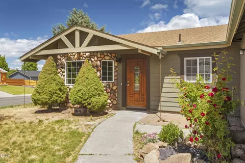 56 SE L Street Loop, Madras, OR 97741