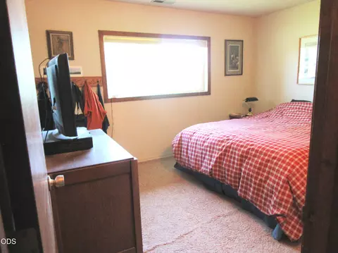Bedroom - 2917 Shady Dell Rd, Macdoel, CA 96058 photo 4 of 5