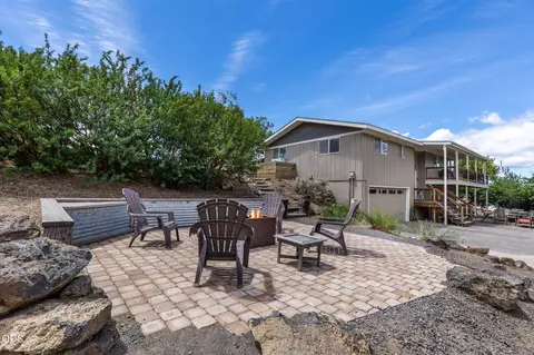 1561 NE Hilltop Ln, Madras, OR 97741