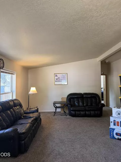 19907 Lynx Ln, Bend, OR 97702 photo 2