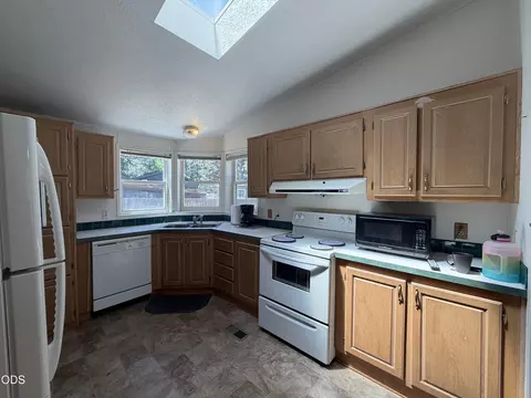 19907 Lynx Ln, Bend, OR 97702 photo 4