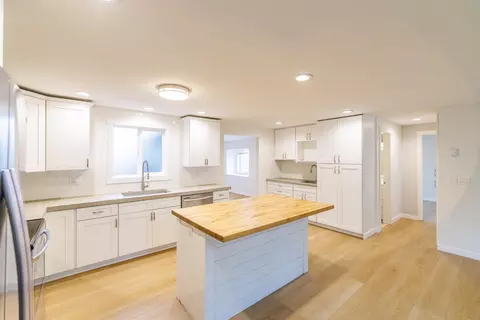 Kitchen - 1382 NE Drost Dr, Bend, OR 97701 photo 4 of 5