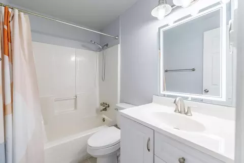 Bath - 1382 NE Drost Dr, Bend, OR 97701 photo 1 of 4