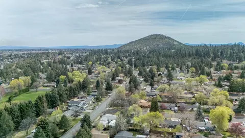 View/Area - 1382 NE Drost Dr, Bend, OR 97701 photo 2 of 5