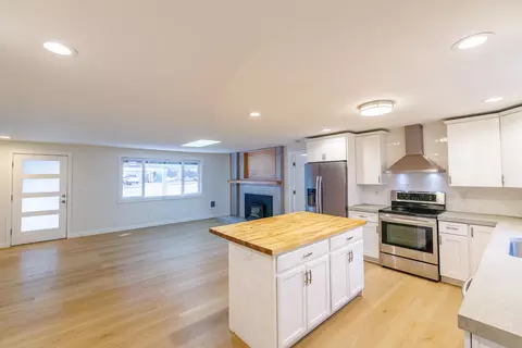 Living - 1382 NE Drost Dr, Bend, OR 97701 photo 4 of 11