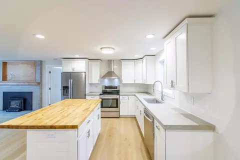 Kitchen - 1382 NE Drost Dr, Bend, OR 97701 photo 5 of 5