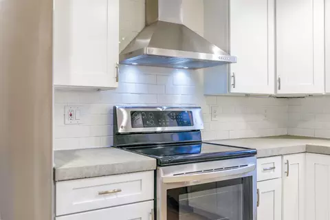 Kitchen - 1382 NE Drost Dr, Bend, OR 97701 photo 2 of 5