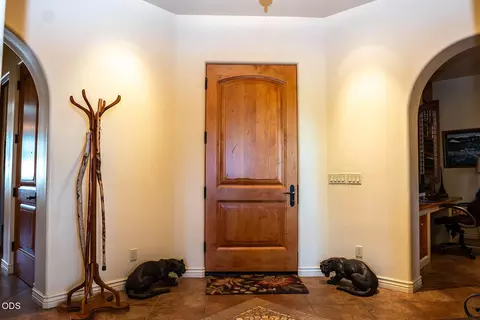 Entry Way - 445 Quail Run, Eagle Point, OR 97524 photo 1 of 5