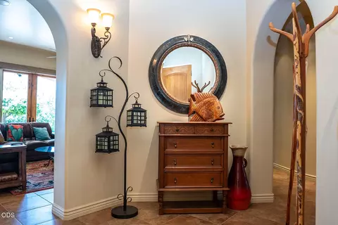 Entry Way - 445 Quail Run, Eagle Point, OR 97524 photo 2 of 5
