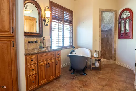 Bath - 445 Quail Run, Eagle Point, OR 97524 photo 1 of 10