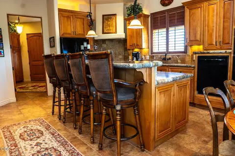 Kitchen - 445 Quail Run, Eagle Point, OR 97524 photo 1 of 12