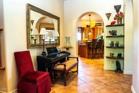 Entry Way - 445 Quail Run, Eagle Point, OR 97524 photo 4 of 5