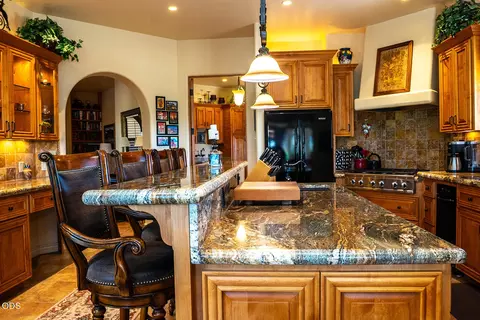 Kitchen - 445 Quail Run, Eagle Point, OR 97524 photo 2 of 12
