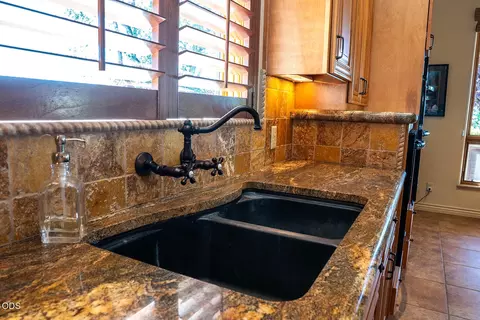 Kitchen - 445 Quail Run, Eagle Point, OR 97524 photo 10 of 12