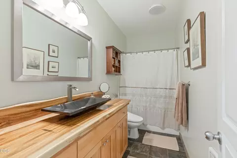 Bath - 637 NE Mason, Bend, OR 97701 photo 1 of 1