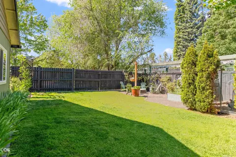 Exterior - 637 NE Mason, Bend, OR 97701 photo 8 of 9