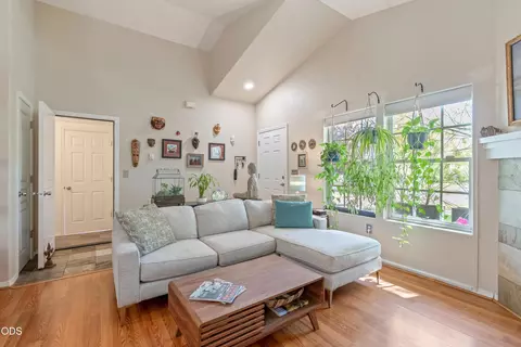 Living - 637 NE Mason, Bend, OR 97701 photo 1 of 4