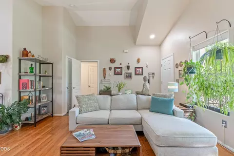 Living - 637 NE Mason, Bend, OR 97701 photo 3 of 4