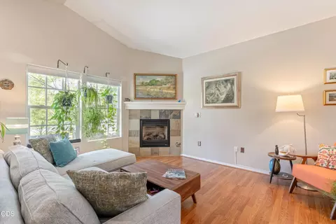 Living - 637 NE Mason, Bend, OR 97701 photo 2 of 4