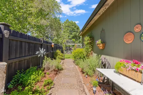 Exterior - 637 NE Mason, Bend, OR 97701 photo 4 of 9